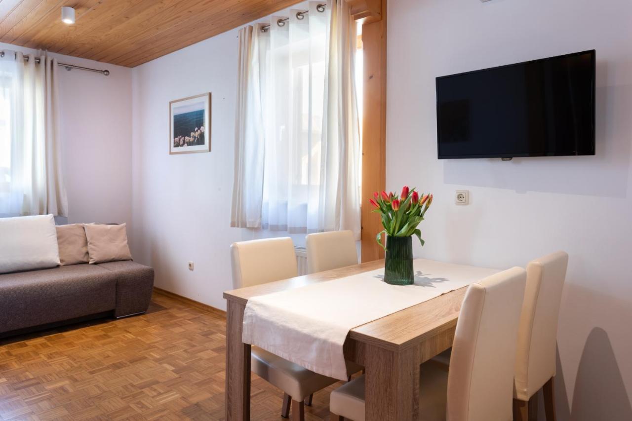Holiday Lake Apartment