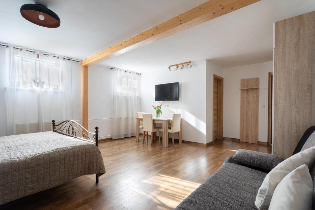 Holiday Lake Apartment *